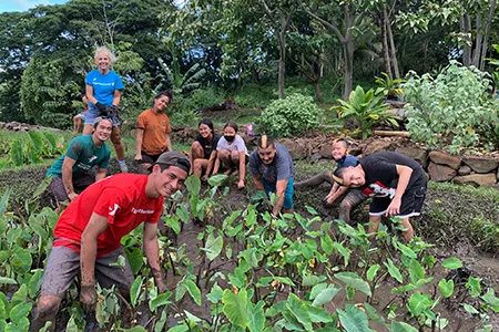 volunteers working in the loi