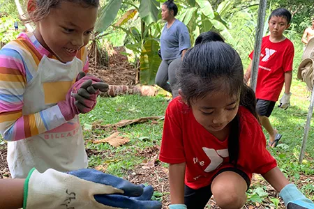 young students working in the lo‘i fields
